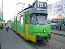 Ein mir ebenfalls nicht bekannter, aber irgendwie interessanter Stra�enbahntyp ist diese Bahn. �ber Infos zu dieser Bauart w�rde ich mich sehr freuen. Ich habe diese noch nie geshen und es war auch die einzige Bahn dieser Baureihe, die ich in Poznan sah. Fotografiert auch am HBF, 03.05.2008 um 19:20 Uhr. 