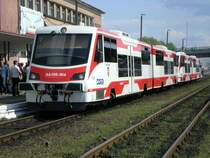Der Dieseltriebwagen SA108-004, aufgenommen am 03.05.2008 um 15:08 Uhr in Wolsztyn. Der Zug fuhr kurz darauf in Richtung Zbaszyn, was an der Hauptstrecke von Frankfurt/Oder nach Poznan liegt. 