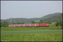 110 446, momentan Stuttgarts letzte 110er mit durchgehender L�fterreihe, ist am 29.05.08 mit RB 37166 von Donauw�rth nach Aalen unterwegs, aufgenommen am Km 76,8 der Remsbahn (KBS 786) bei Aalen-Hofen.