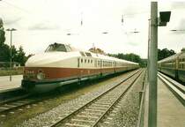 Der Museumstriebwagen SVT 18.16 (SVT 175 Bauart G�rlitz) war einige Male als Sonderzug auf R�gen.So auch im Mai 1998 in Binz.