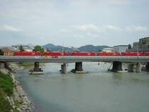 Br�ckentest  mit 9 Taurus Loks a 86 t anl��lich der Fertigstellung der neuen Eisenbahnbr�cke �ber die Salzach im zuge des S-Bahnausbaus 