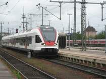 RABe 526 657-2 wird auftgrund einer ICE-Taufe auf Gleis 2 umgeleitet, Singen (Htw)