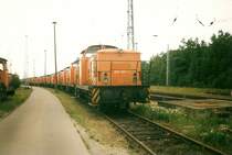 Eine Reihe nicht mehr gebrauchter Rangierloks stehen 1998 im Bw Seddin.