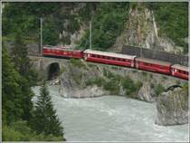 Ge 6/6 II 706  Disentis/Must�r  f�hrt mit dem RE 1240 durch die Rheinschlucht vor Trin. (11.06.2008)