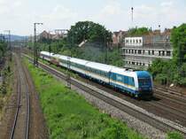 223 066 mit Alex 86008 am 10.6.2008 in Regensburg. Als erster Wagen ist einer der beiden Alex  Silberlinge  eingereiht.