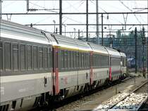 Jetzt steht SNCF Lok BB 15020 an der Spitze des EC 97  Iris  und wartet nur noch auf Fahrtfreigabe im Bahnhof von Luxemburg am 08.06.08