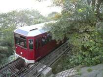 Die Peak Tram kurz am 9.3.2008 vor der Bergstation. Leider wares sehr neblich, sodass man keine vern�nftige Aussicht hatte.