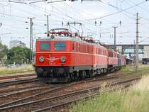 Dieser Nostalgielokzug der �GEG angef�hrt
von der 1141.21 hat am 12.06.2008
den Welser Hbf in Richtung Passau verlassen.
