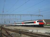 IR nach Chur mit EW IV Pendel bei der Einfahrt in Pf�ffikon SZ am 18.04.2008