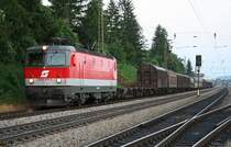 Kurze morgendliche Verschnaufpause f�r die 1044 011 in Kirchstetten vor der Fahrt �ber den  Rekawinkler Berg . 11. Juli 2006