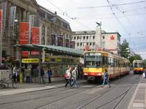 Eine Zweisystem-Stadtbahn des KVV der Linie S5 mit Fahrtziel S�llingen h�lt am 02.10.2004 am Europaplatz in Karlsruhe.