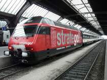SBB - 460 038-3 mit Werbung im Hauptbahnhof von Z�rich am 21.03.2008