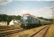 Im Sommer 2005 kam die E18 047 mit einem Sonderzug nach Lietzow.