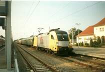 Mit einem Sonderzug kam im Jahr 2005 die ES64U2 097 in Binz an.