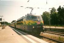 1999 fuhr der Urlaubsexpress noch nach Binz.Hier hat die 103 220 in Binz gerade an das Zugende f�r die R�ckfahrt nach K�ln umgesetzt.