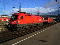 Die 1116 047 und die 101 072 am 06.02.2008 beim Abrangieren von Gleis 12 in M�nchen Hbf. 