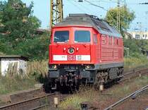 234 180-8, inzwischen zu Railion geh�rend, braust am 08.09.04 durch Halle-Ammendorf.