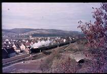 Ansicht von Bebra mit ausfahrendem Interzonenzug in Richtung Erfurt im Vordergrund noch erkennbar die Zufahrt zum G�terbahnhof und zu den Bahnsteigen 1 und 2 in Richtung Kassel