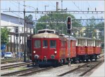 ABDeh 2/4 mit Fahrradwagen Nr 9 und drei offenen Sommerwagen fhrt in  Rorschach Bf ein. (01.07.2008)