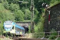 Ein Flirt fhrt in einen Tunnel bei Altenbeken