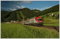 OEC 631  Alpen-Adria Universitt Klagenfurt  von Wien nach Villach war am 30.6.2008 mit 1016 047 bespannt. Die Aufnahme entstand kurz vor dem Bahnhof Fentsch-St. Lorenzen