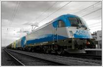 Ihren ersten auerplanmigen Einsatz vor dem Leerkerosinzug 48431 (Wien-Schwechat - Koper) hatte 1216 920 der Adria Transport (50%ige Tochterfirma der Graz-Kflacher Bahn und Busbetrieb GmbH) am 27.6.2008. Da die Maschine in Kapfenberg, wo die Aufnahme entstand, nicht an das Zugende gesetzt werden konnte, war sie bis Niklasdorf an diesem Tag Zuglok. Heute am 2.7.2008 hat sie ihren ersten echten Gterzugeinsatz, wird aber am Nachmittag beim Leerzug 48431 kalt hinter LTE 1216 910 mitlaufen.
