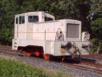 V 22 der Heyl Mhle vor einer Feuerwehrbung. Zur Zeit werden keine Rangierarbeiten durchgefhrt.Es werden die neuen Lokfhrer und Rangierer gelegentlich mit Fahrpraxis geschult.