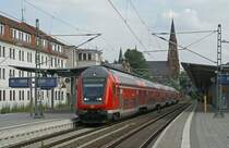 RE 33015 von Hamburg nach Rostock Hbf am 29.06.2008 in Schwerin Hbf.