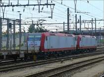 Doppeltraktion bestehend aus Lok 4001 und 4008 durchf�hrt mit einen langen G�terzug ausnahmsweise den Bahnhof von Luxemburg am 08.06.08. (Hans)