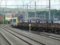 Zwei Loks der BR 13 ziehen einen G�terzug durch den Bahnhof von Namur am 28.06.08. (Hans)