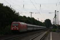 101 005-7 mit dem EC 6 bei der Durchfahrt in D�sseldorf Oberbilk am 02.07.2008