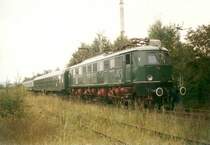 2001 war die Hallenser E18 31 noch betriebsf�hig.So kam Sie auch mit einem Sonderzug nach Binz.Bis zur R�ckfahrt wurde der Zug auf dem einzigen Abstellgleis im Binz abgestellt.