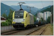182 514 (ES 64 U2-014) der Mittelweserbahn (MWB) brachte am 27.6.2008 den Leerzug 95015 nach Donawitz. Die Aufnahme entstand kurz vor dem Stahlwerk. 