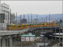 Fahrzeuge der BLT �stlich der Haltestelle Peter Merian. (08.04.2008)