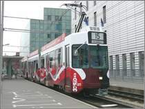 Haltestelle Peter Merian mit 15er Be 4/8 677 in Basel. (08.04.2008)