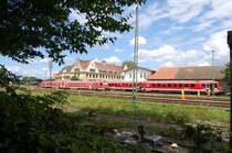 Mit einem Zoomobjektiv  beigezogene  typische Triebwagen dieser Region. Am Freitagmittag stehen in sch�ner Umgebung ein 612 und ein 628/928 auf den Wartungs- und Abstellgleisen in Lindau