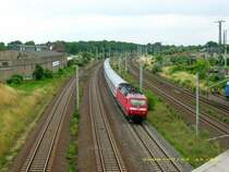 Am 05.07.08 schiebt 120 150 einen IC durch Bitterfeld Richtung Halle/saale Hbf. Endbahnhof dieses Zuges ist Leipzig Hbf.