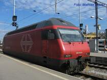 Re 460 013-6 in Z�rich HB, diese Lok wird an den IR nach Lucarno Gespannt. 5.Juli.08