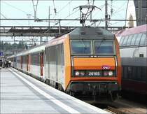 Nicht nur die Sybic 26165 erstrahlt in sch�nem Orange, auch die Innenseiten der T�ren der Corail Wagen sind farblich abgestimmt. 22.06.08 (Jeanny)