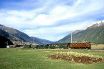 RhB Extra-GmP 3768 von Scuol nach St.Moritz am 10.10.1999 kurz vor Celerina mit E-Lok Ge 4/6 353 - B 2245 - D� 4052 II - C 2012 - B� 2060 - Kw 7505 - Kkw 7334 - Gbkv 5526 - Gbkv 5508 - Xk 9398
