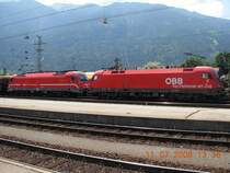 Kurz danach erschien ein weiterer slowenischer Taurus, neuerlich in Doppeltraktion mit einer �BB-Sonderlok, n�mlich dem  Top Performer  
1116 271-6 (11.7.2008).