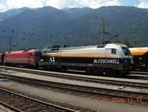 Am 11.7.2008 war auf dem Bahnhof Spittal-Millst�ttersee in K�rnten einiges zu sehen. Hier wartet ein Taurus der Slowenischen Eisenbahnen in Doppeltraktion mit der A1-Lok vor einem G�terzug auf die Weiterfahrt �ber den Tauern nach Schwarzach-St.Veit.