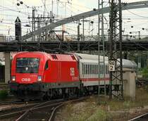 1116 271  Top Performance am Zug  am 20. Juli 08 bei der Einfahrt in den W�rzburger Hauptbahnhof.