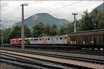 TOP PERFORMER AM ZUG: 1116 271 schleppt einen G�terzug Richtung W�rgl Hbf/Zell am See. Hinter der Zuglok laufen unbekannte Dieselloks mit.. (04.07.2008)