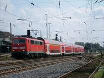 111 011-3 mit dem RE 29728 bei der Ausfahrt Solingen