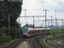 RABe 526 048-4 verl�sst am 1.8.08 Samstagern in Richtung Biberbrugg - Einsiedeln.