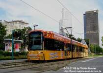 31.07.08: S-Wagen 230 bef�hrt die Linie 16 nach Ginheim. An der Station Festhalle/Messe konnte ich den Wagen mit seiner Fanta-Werbung ablichten.