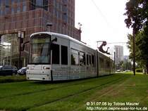 31.07.08: S-Wagen 203 kommt gerade als Linie 17 vom Rebstockbad und f�hrt in RIchtung Hauptbahnhof/Pforzheimer Stra�e. Der Wagen wirbt f�r die Stadt Frankfurt, diese Werbung tr�gt er erfreulicher Weise von Anfang an.