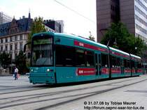 31.07.08: S-Wagen 222, abgelichtet an der Haltestelle Willy-Brandt-Platz/Europ�ische Zentralbank/St�dtische B�hnen . Er bef�hrt die Linie 11 nach Fechenheim aus H�chst kommend und wirbt f�r die neuen �ffnungszeiten der REWE M�rkte in Hessen.