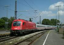 Die E 190 003 der ÖBB trifft mit dem IC 118 in Lindau ein. 
28. Juli 2008 